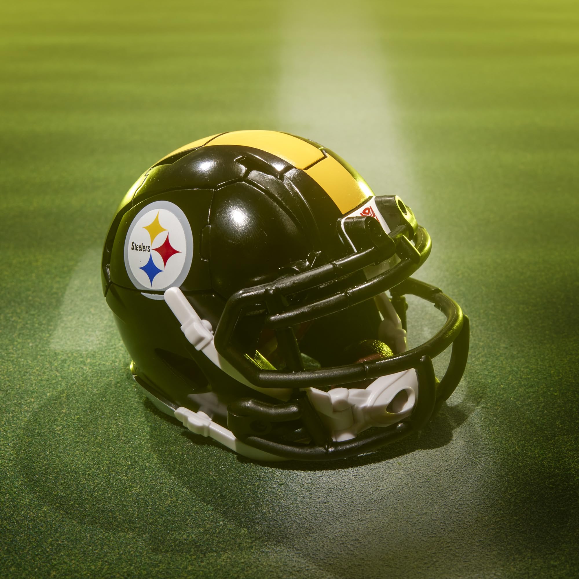 Homelofty | Transformers NFL Pittsburgh Steelers Steelsmash 5.5" Action Figure