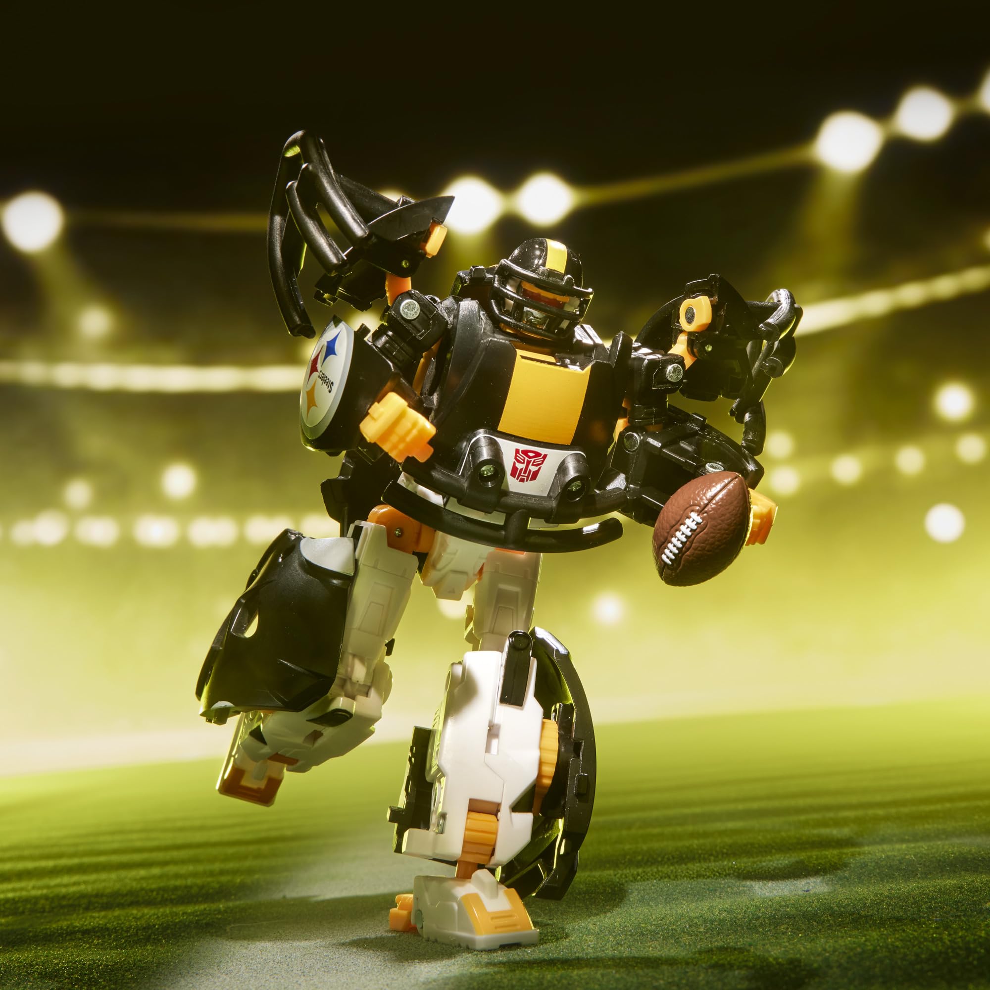 Homelofty | Transformers NFL Pittsburgh Steelers Steelsmash 5.5" Action Figure