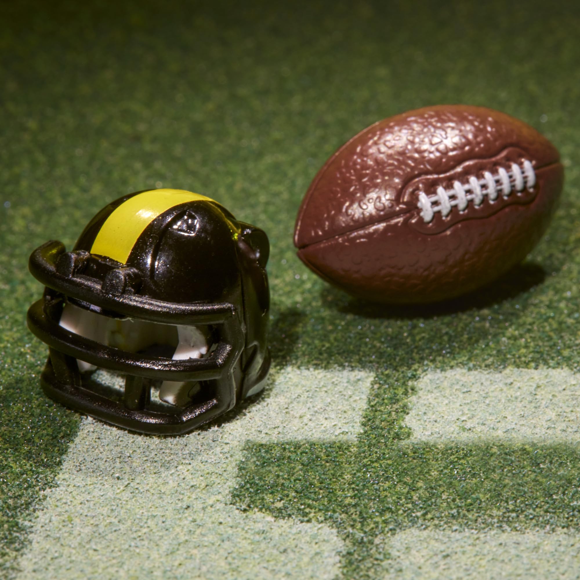 Homelofty | Transformers NFL Pittsburgh Steelers Steelsmash 5.5" Action Figure
