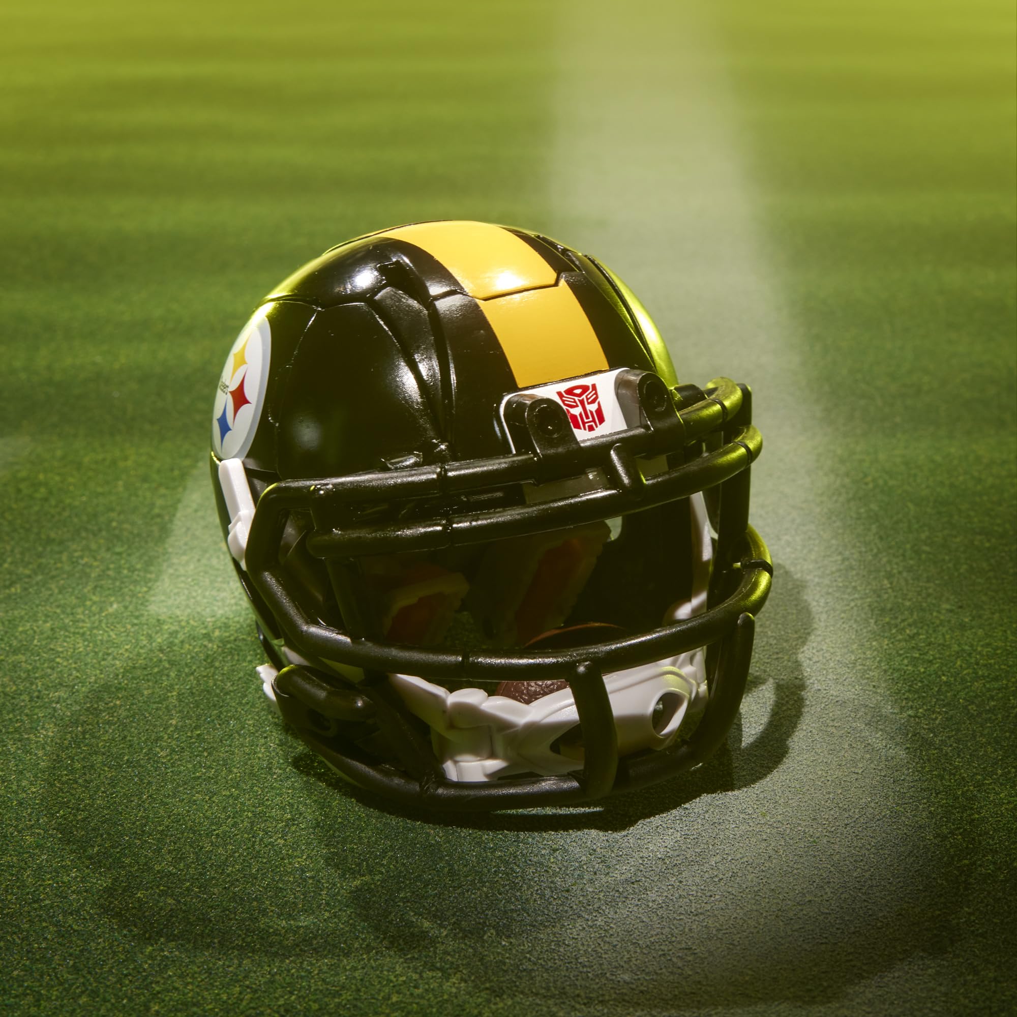 Homelofty | Transformers NFL Pittsburgh Steelers Steelsmash 5.5" Action Figure
